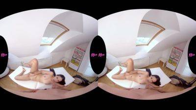 Virtual Reality - Best Cardio Training With Latina Hottie - upornia.com