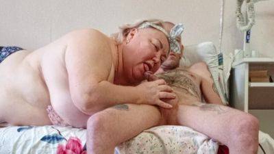 Stepmom Sucks Cock And Gets Cum On Her Face - hclips.com