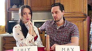 È l’ora del pornino 1- Milf bruna italiana scopa con l’idraulico e gli fa un pompino. Dialoghi ita - ah-me.com