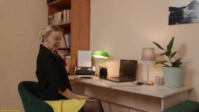 sex fantasy of the secretary becomes reality - hotmovs.com