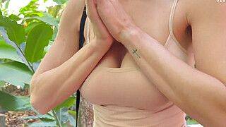 Real Estate Agent Accepts an Indecent Proposal and Receives a Massive Cumshot... - ah-me.com