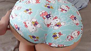 Hermanastra acostumbrada a que la grabe follando. Culo rico. - ah-me.com