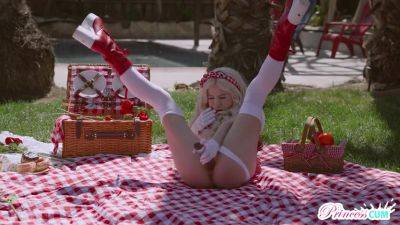 Kenzie Reeves - October 2022 Flavor Of The Month - videomanysex.com