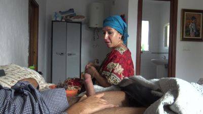 52 Yasındaki Temizlikcim Otel Odasında 25 Liraya Buyuk Pipimi Emiyor - desi-porntube.com - India