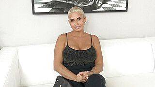 Amazing Blonde Babe Shows Her Sexual Skills - ah-me.com