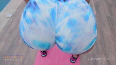 Big ass gym trainer Victoria Beatriz fucks four big studs with - hotmovs.com