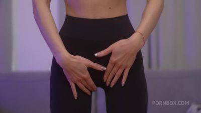 Two Double Penetrations at the same time in MILF Nika Charming - hotmovs.com