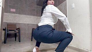 Luchadora de mi empresa chupa por el CULO GRAN - splendid XXX porn! - ah-me.com