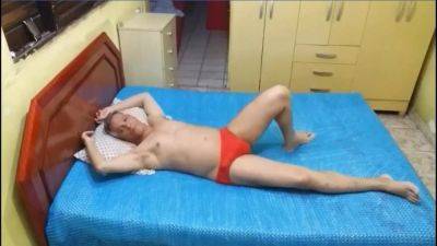 Descansando Gostoso Com o Pau Duro 003 - hclips.com