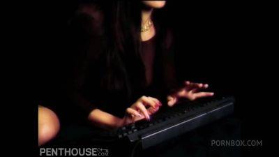 Internet Babes - Part 4 - hotmovs.com