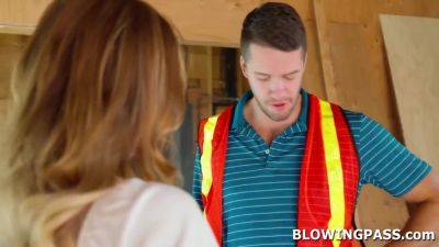 Big tits blonde milf tips handyman with her sloppy blowjob - hotmovs.com