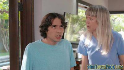 Bigtitted cougar pussyfucked by shortie - hotmovs.com