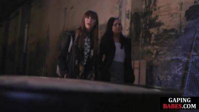 Naughty baes pussytoying in 3some affair - hotmovs.com