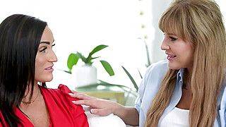 Inviting old cougar friend into a FFM threesome - ah-me.com