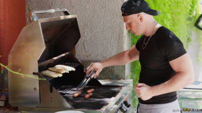 Cum To The Cookout - Clap These Cheeks! With Zac Wild, Ameena Green - Brazzers - hotmovs.com