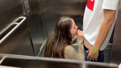 Sexo Publico En E Scensor Despues De La Fiesta Con Mi Amiga. Nos Descubren! - hclips.com