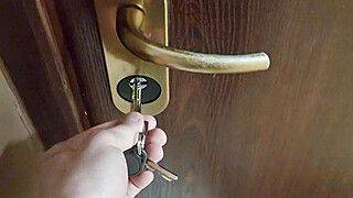 Caught my stepsister streaming webcam and fucked her - ah-me.com