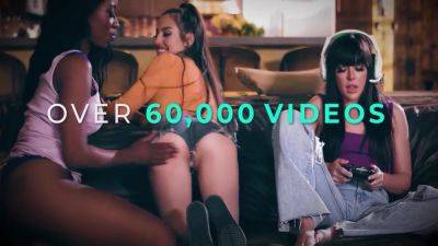 Piper Perri - Bailey Brooke - Piper Perri, Bailey Brooke And Brooke Bailey - Petite Has Secret Affair With Stepsister For Cheerleading Advice +2 - hotmovs.com