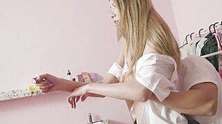 Sexy blonde Chinese girl Li Zhiyan had steamy sex with her boyfriend. - ah-me.com - China