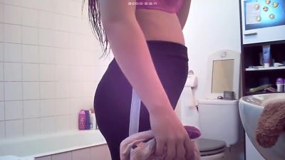 Brunette relaxes in bath and plays with her body - voyeurhit.com