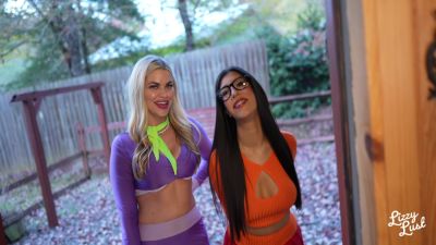 Velma & Daphne Get Creampies Instead Of Candy! - desi-porntube.com - India