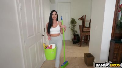 Hot Maid Jasmine - hotmovs.com