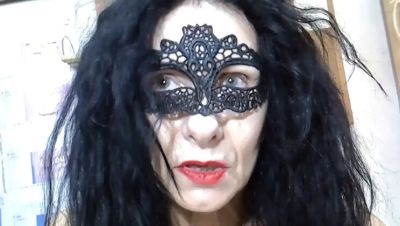 Italian amateur girl opens her pussy and masturbates with a black dildo - dirty talk solo - veryfreeporn.com - Italy