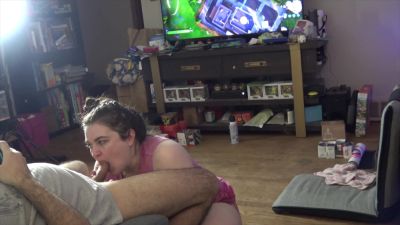 Gaming Blowjob For The Holidays - Gamer Girl - hclips.com