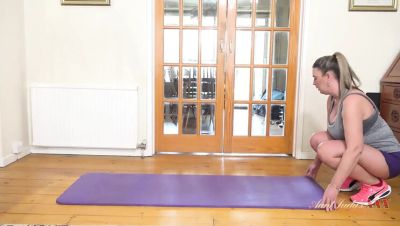 Busty MILF Maisie Lewis Gets Creampie from Personal Trainer - Blonde Amateur Fuck - veryfreeporn.com - Britain