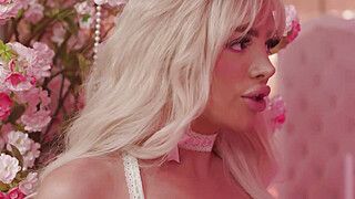 Busty shemale sucks two tgirl princesses - ah-me.com