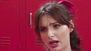 OMG what are you two doing in locker room - ah-me.com