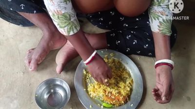 Desi Bhabhi Ne Machhi Chawal Khaya - desi-porntube.com - India