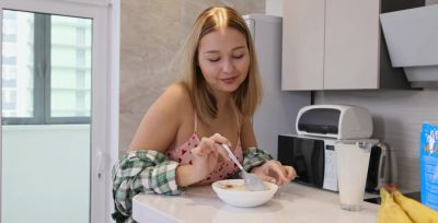 Enjoying granola and orgasm - inxxx.com