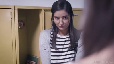 Nerdy Emily & Gianna Diors Outdoor Lesbian Lust - hotmovs.com