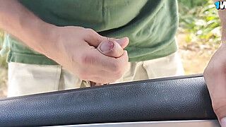 PROF carica uno SCONOSCIUTO IN AUTO gli SEGA IL CAZZO E LUI SBORRA – Dialoghi Italiano Miele Blanco - ah-me.com