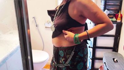 Desi Indian Wife in Saree Cosplay - Big Natural Tits, Hot Kissing & Moaning Sex - veryfreeporn.com - India - Australia