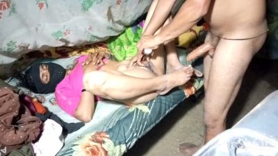 Desi Gaon Ki Patni Ki Dragon Condom Lagakar Chut Faad Di - desi-porntube.com - India