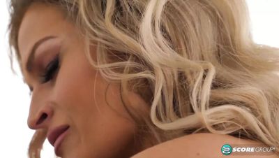 Jessi Lee Blonde MILF Fucked Hard by Machine - Big Tits Cum - porntry.com - Britain