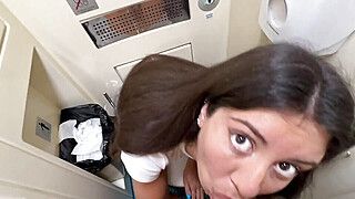 Katty West - Публичный секс в туалете поезда , пока другие люди ждут в очереди - ah-me.com