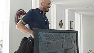 Letting my handyman neighbor fuck me in the ass - ah-me.com
