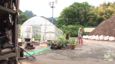 Mimi Miyagi - She Was Working With Plants In The Greenhouse And Enjoring Cucumber Solo Action - hotmovs.com