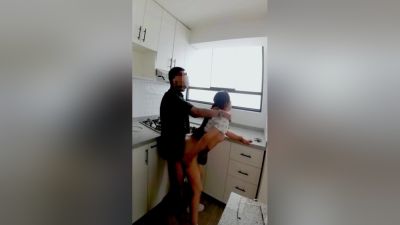 Colegiala Mexicana Follando En La Cocina Antes De Salir A Estudiar - hclips.com
