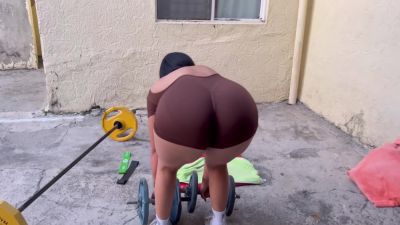 Naty Gallego And Gran Culo In Entrenador Personal Folla El De Timida Chica Del Gym Libre - hclips.com