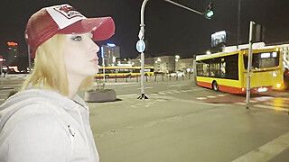 Dałam się wyruchać w cipkę mojemu widzowi, który spotkał mnie na mieście - POLSKIE PORNO - ah-me.com