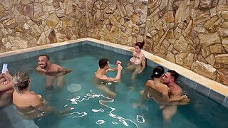 COUPLE SWAP AND ORGY IN THE MOTEL POOL - ah-me.com