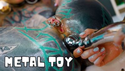 Hot Tattooed Lesbian Pornstars Share Oiled Up Anal Toy Fuck - veryfreeporn.com - Germany - Italy - Britain