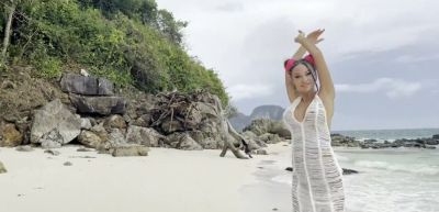 Monika Fox - Monika Fox Swims In Sea And Fucks Pussy With A Big Dildo On A White Sand Beach - inxxx.com - Russia