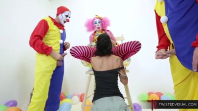 Clown Gangbang - videomanysex.com