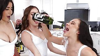 Barmaids rehearsal goes wild.. it becomes a foursome - ah-me.com