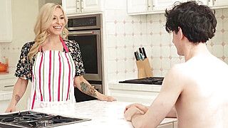 Oh my God! The stepmom and son's secret porn is so horny and dissolute! - ah-me.com